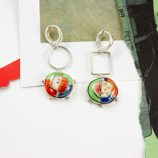 BON BON Colorful long silver earrings with luster lines