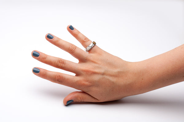 15.5 dydžio keramikos žiedas Iris