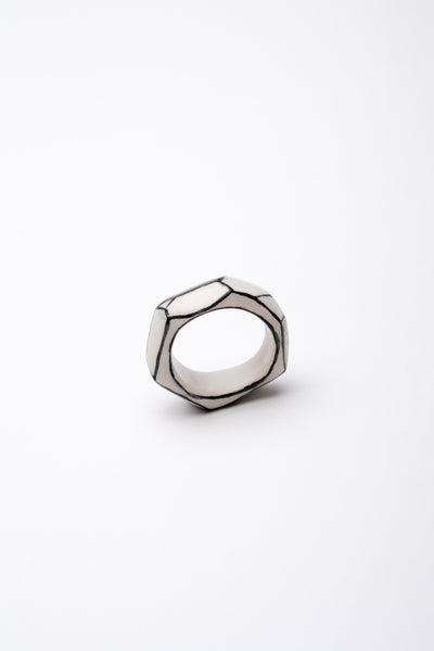 17 izmēra keramiskais gredzens Atropos