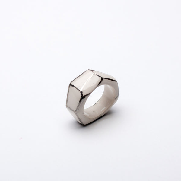 16 dydžio keramikos žiedas Apheleia