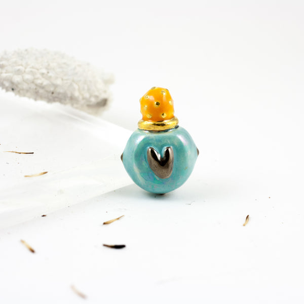 Oranžinės ir turkio spalvos sagė su platinos širdele