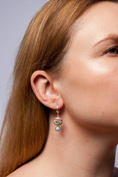 Krāsains viegls piekaramais auskars