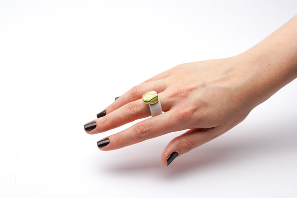 18 size ceramic ring Neith