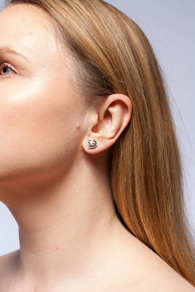 Juodi ir auksiniai ABSTRACT mažyčiai sidabro auskarai