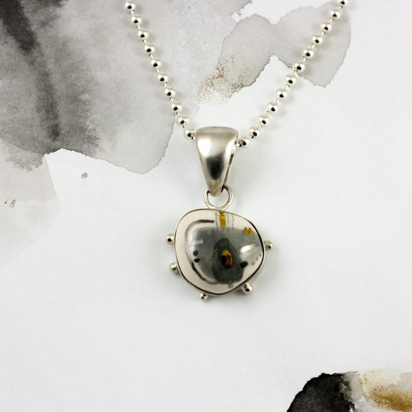 ABSTRACT sidabrinis pakabukas su grafišku piešiniu