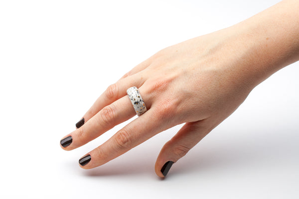 17.5 dydžio keramikos žiedas Ammit