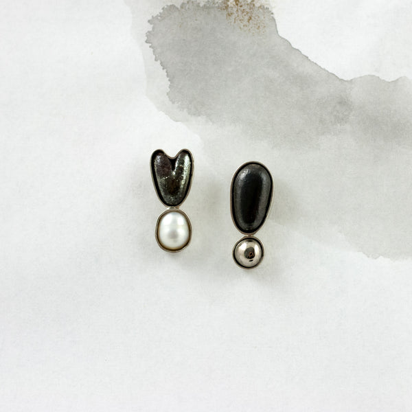 3X3 collection black earrings with hearts