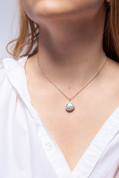 BON BON mint ceramic pendant with a platinum crown