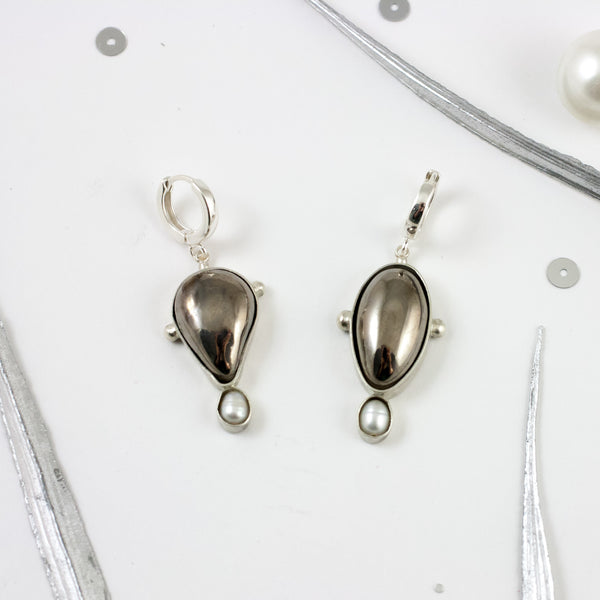 DROPS mismatched earrings with freshwater pearls