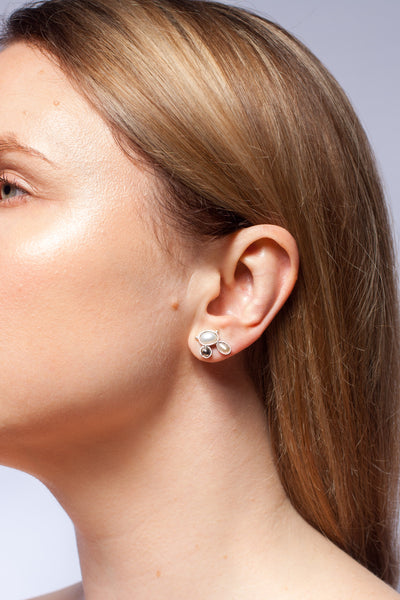 Silver stud earrings with freshwater pearls and ceramics