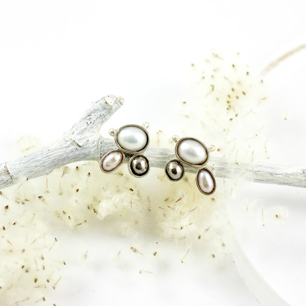 Silver stud earrings with freshwater pearls and ceramics