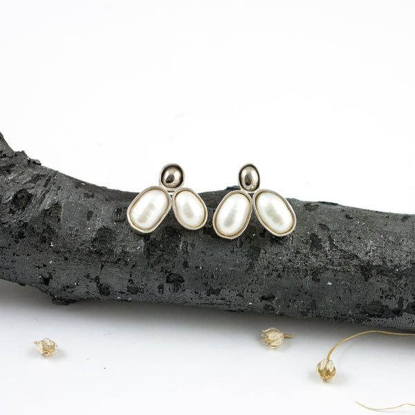 Silver stud earrings with freshwater pearls and platinum plated ceramics
