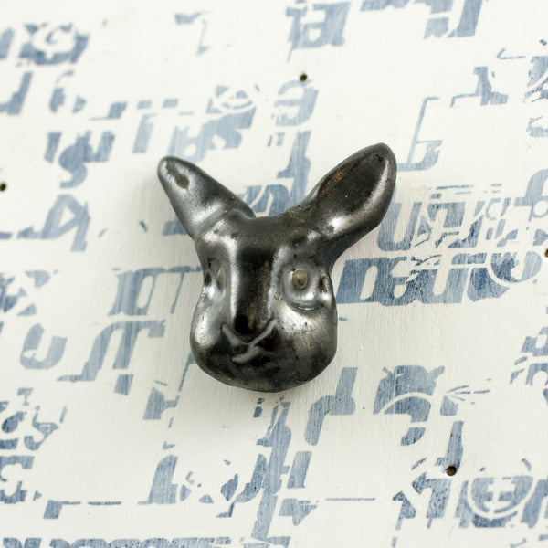 Black ceramic brooch Mmutla - Aiste Jewelry