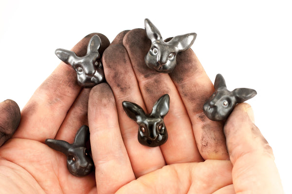 Black ceramic brooch Zomo - Aiste Jewelry