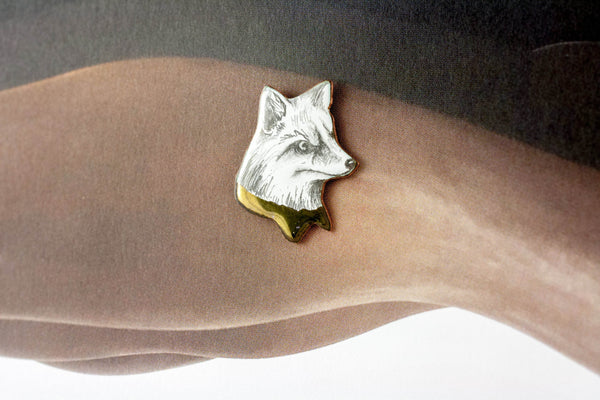 Enamel pin Fox with a gold collar - Aiste Jewelry
