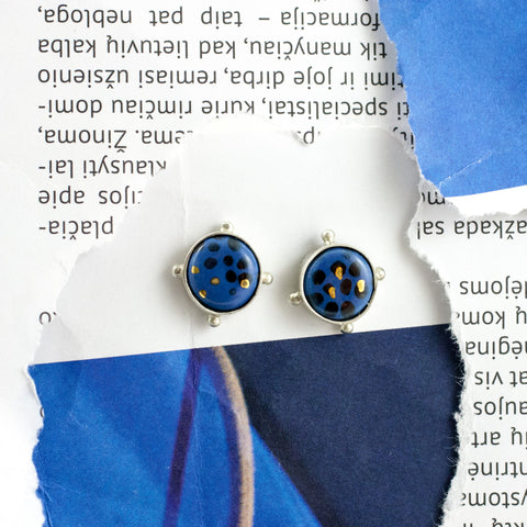 Dark blue round silver stud earrings