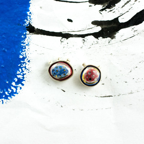 Blue and burgundy silver earrings decorated with luster spots