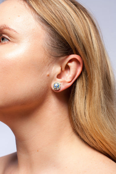 Mismatched green and blue color earrings with gold lines