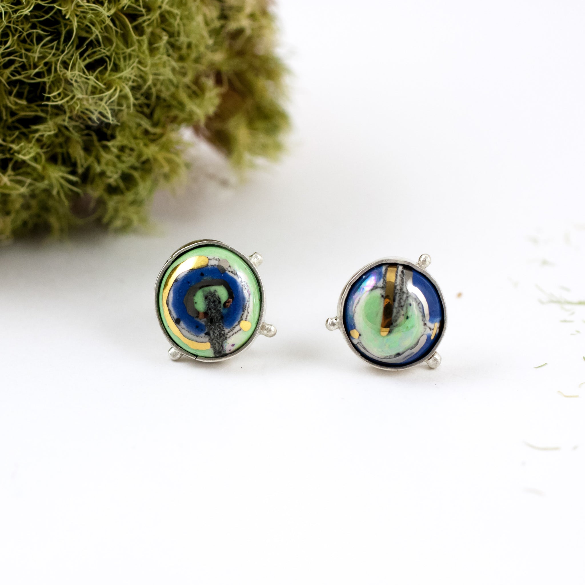 Mismatched green and blue color earrings with gold lines