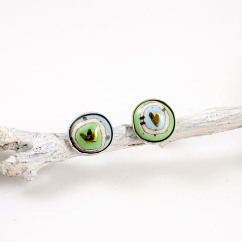 Mėlynos ir žalios spalvos sidabriniai auskarai su aukso blizgesiu