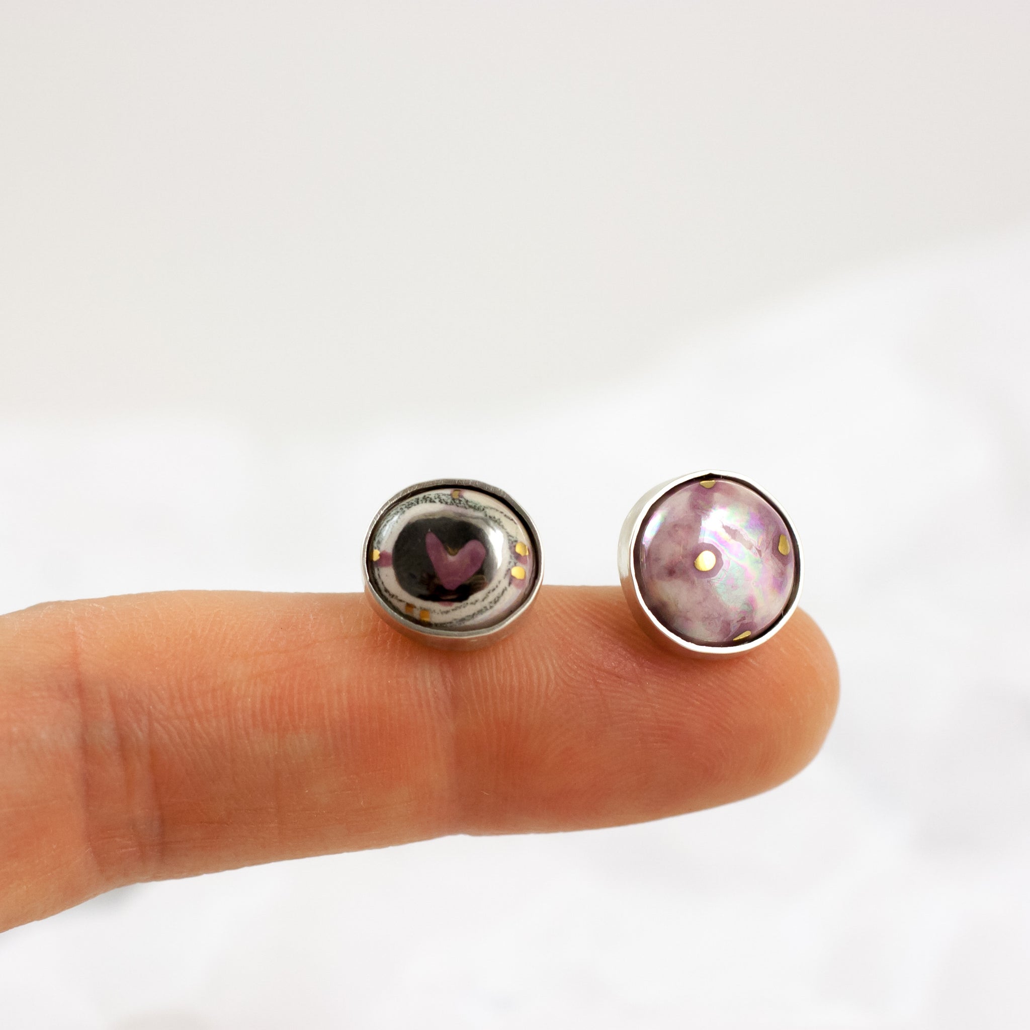 Small earrings with pink flowers
