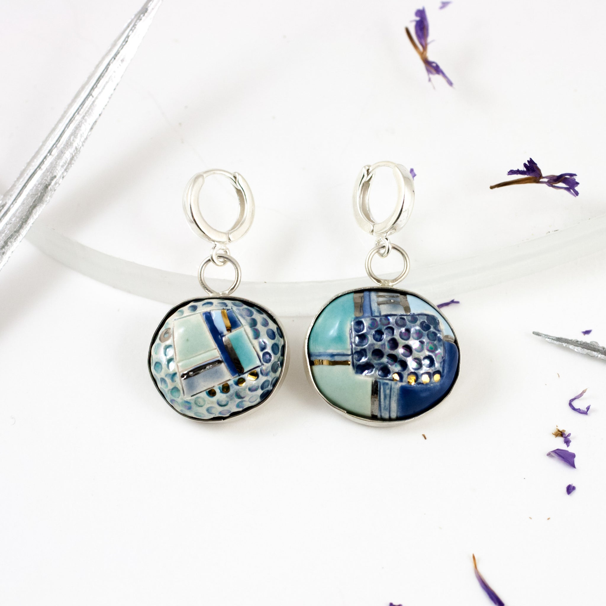 BON BON Blue luster decorated earrings with dots