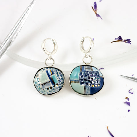 BON BON Blue luster decorated earrings with dots