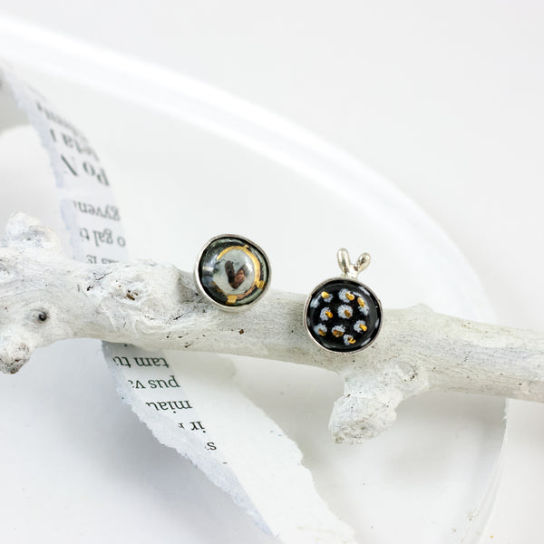 Juodos spalvos ABSTRACT auskarai su piešiniais