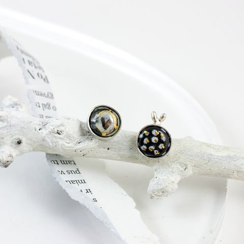 Juodos spalvos ABSTRACT auskarai su piešiniais