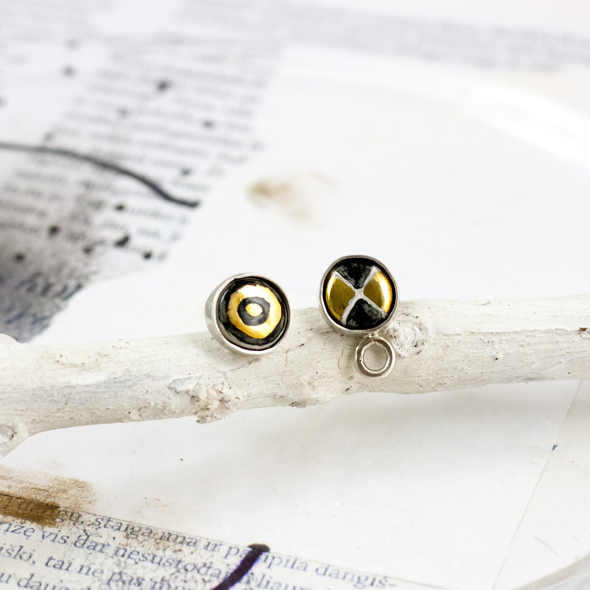 Juodos ir aukso spalvos ABSTRACT auskarai