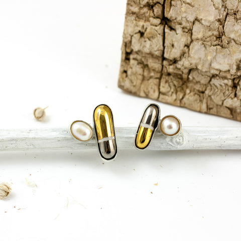 Ovalo formos auskarai su perlais ir aukso blizgesiu