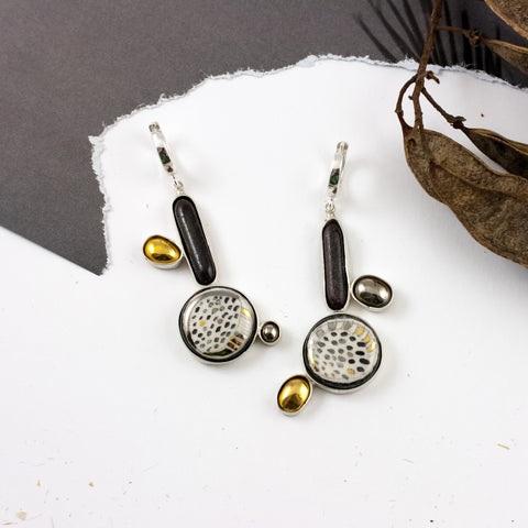 BON BON Black luster decorated earrings with dots