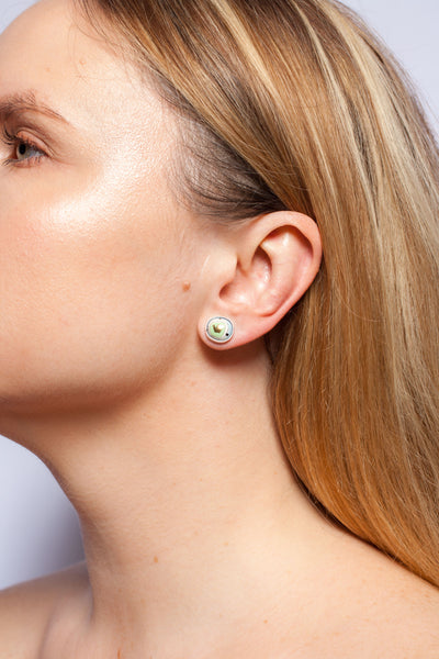 Mėlynos ir žalios spalvos sidabriniai auskarai su aukso blizgesiu