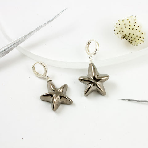 Shiny star dangle ceramic earrings with platinum luster