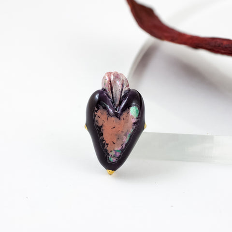 Aubergine color heart-shaped brooch with pearl luster