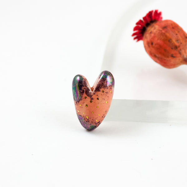 Rožinės ir baklažano spalvos širdelės formos sagė