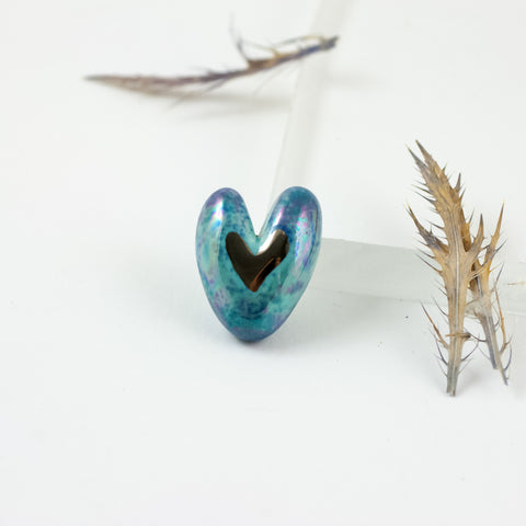 Šviesiai mėlyna širdelės formos sagė