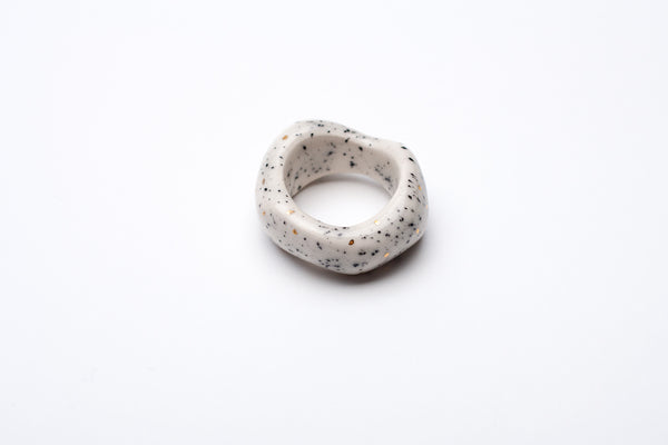 17 dydžio keramikos žiedas Eirene
