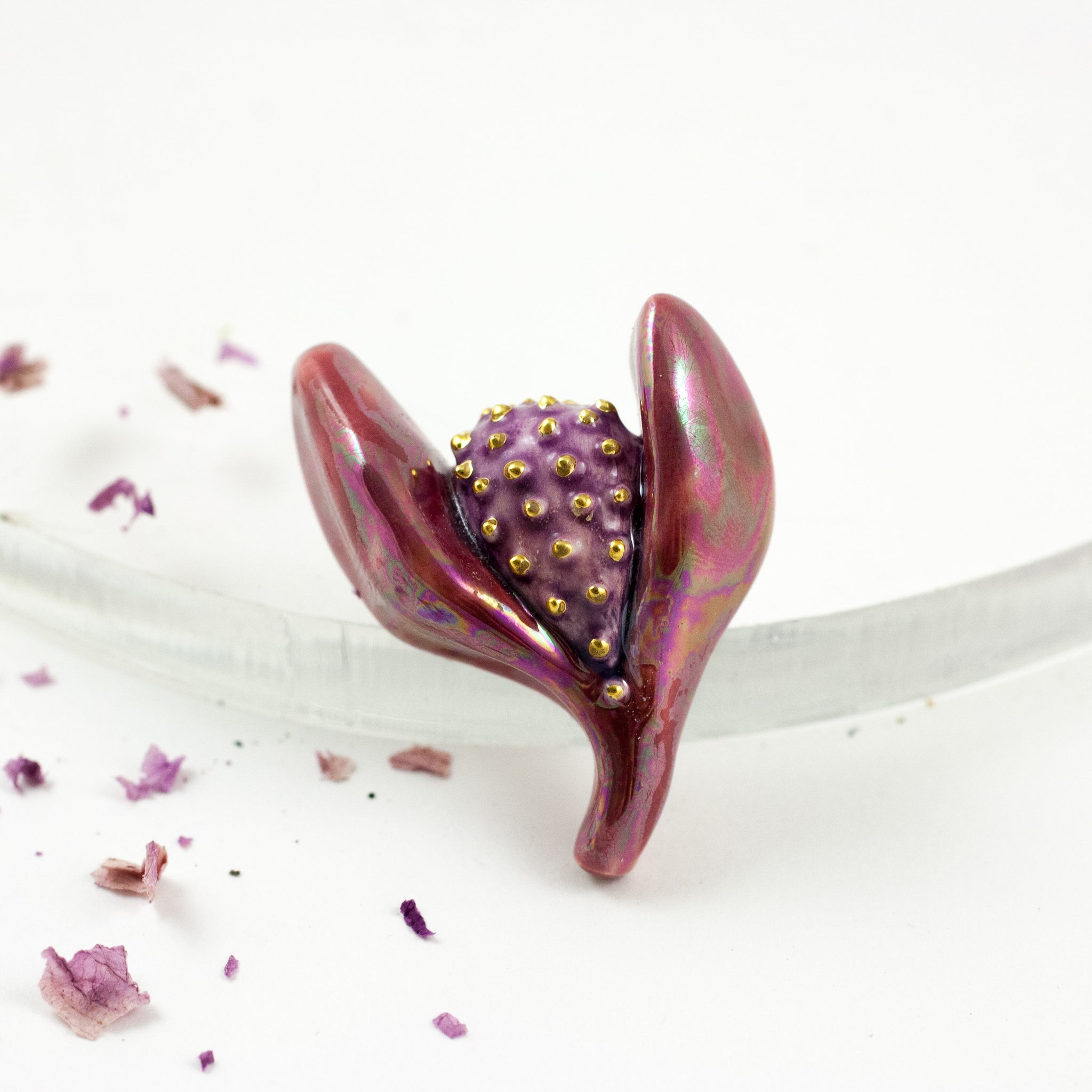 Violeta ziedu formas broša
