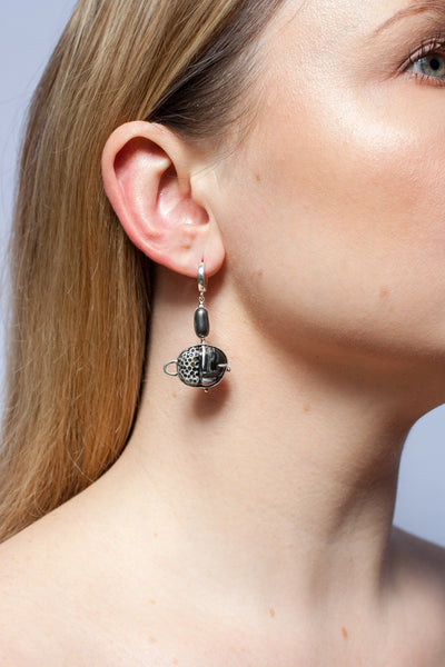 Melni un balti pakaramie auskari ABSTRACT ar platīna detaļām