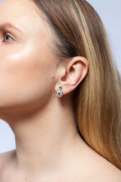 BON BON White and black earrings with a crown