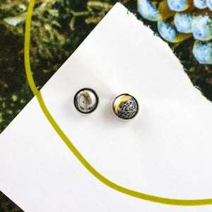 White and black earrings with gold luster