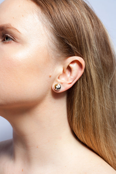 ABSTRACT White speckled mini stud earrings with lusters