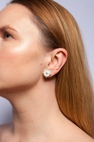 BON BON white earrings with precious metal lusters