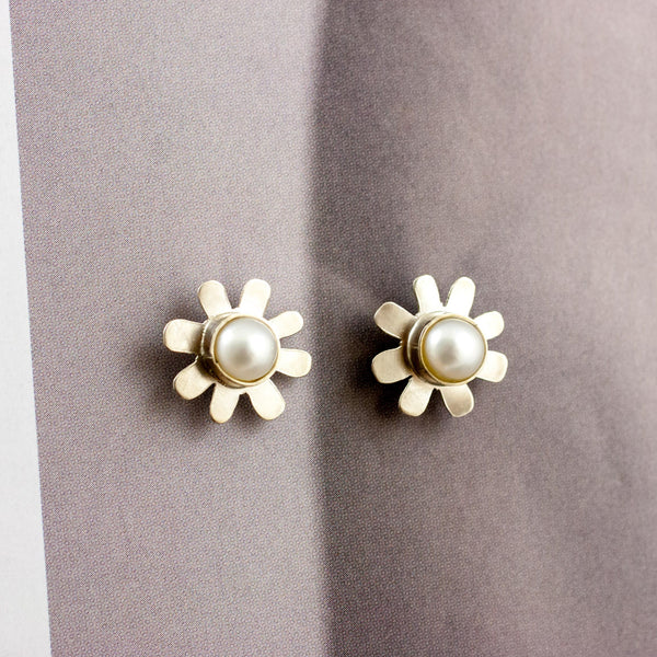 Silver stud flower earrings with white round freshwater pearls