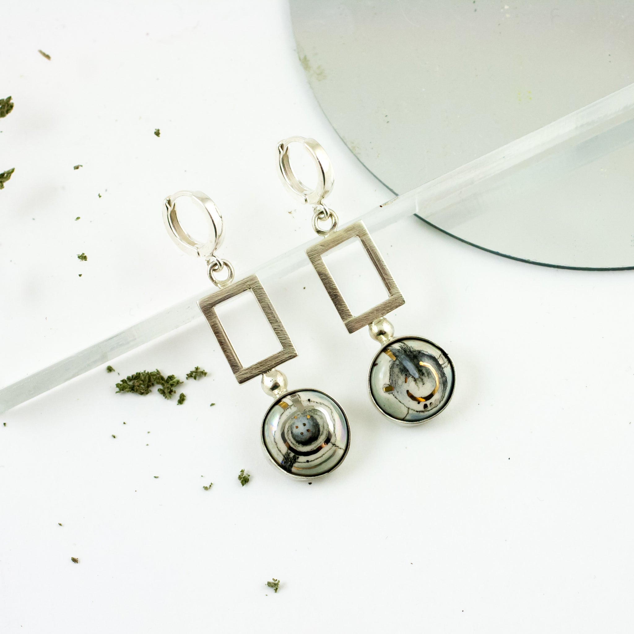 ABSTRACT White geometrical silver earrings