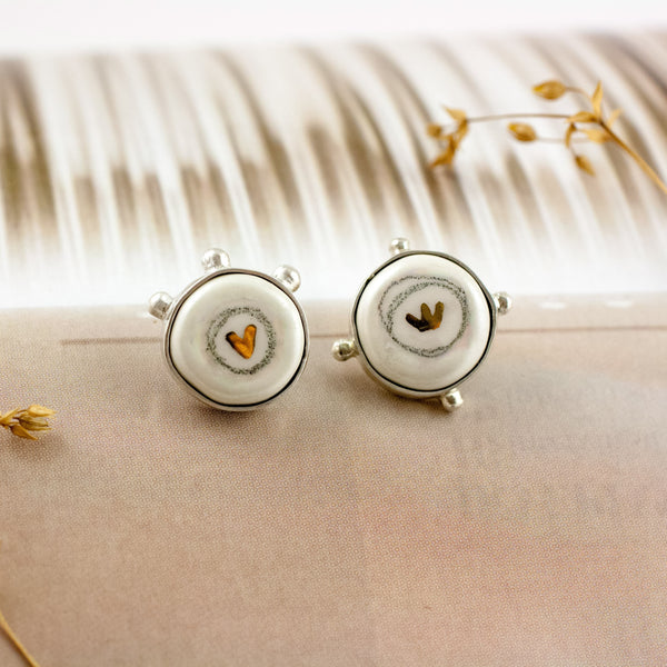 BON BON white earrings with precious metal lusters