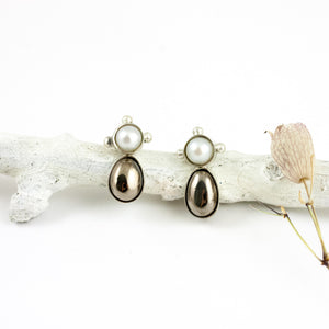 Platina dengti keraminiai sidabro auskarai su gėlavandeniais perlais