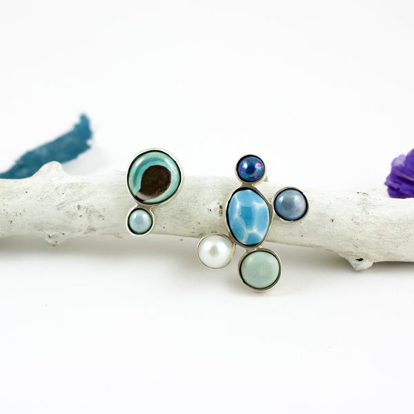 Zilas un piparmētru krāsas auskari ar pērļu un platīna spīdumu