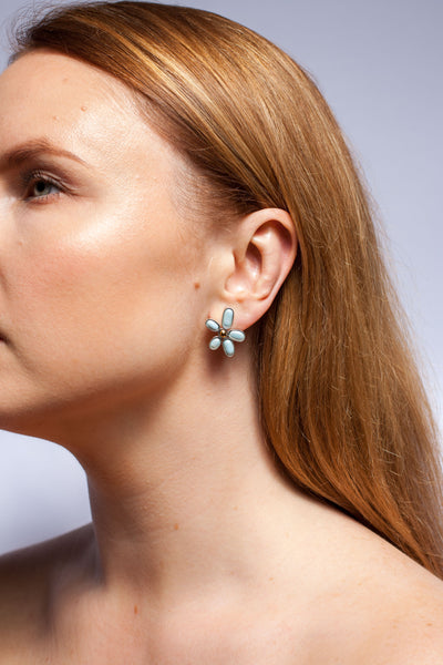 BON BON blue mismatched earrings with a flower